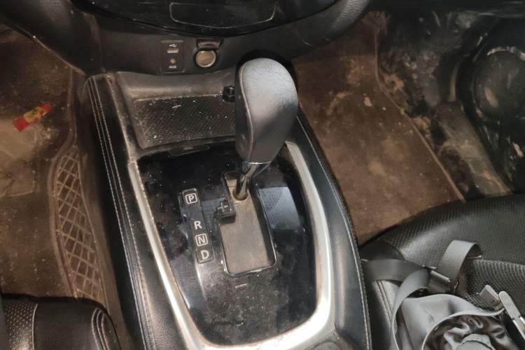 Used Nissan X-Trail 2014 2.5L CVT Luxury Edition 4WD Gear Lever