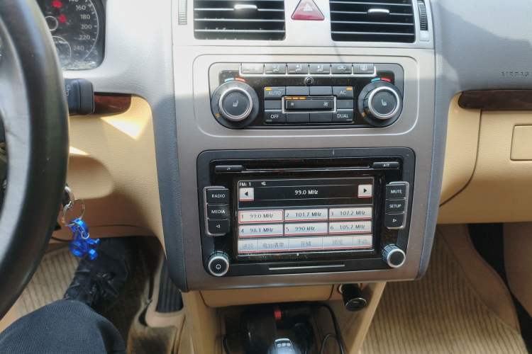 Used Volkswagen Touran 2011 1.4T DSG ZhiZhen Edition 5 Seats
