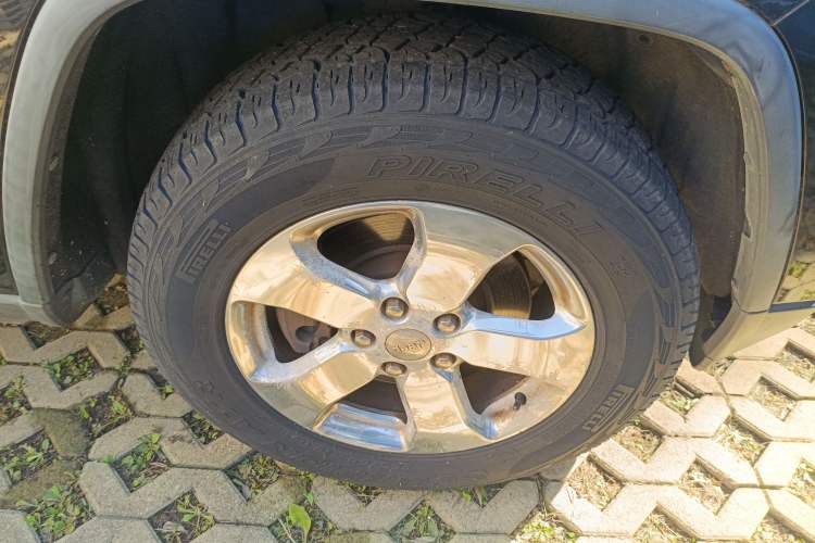 Used Jeep Grand Cherokee 2011 3.6L Luxury Navigation Edition Exterior 7