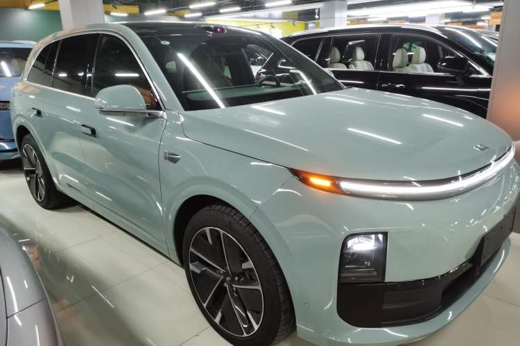 Used Li Auto L6 2025 Max Smart Refresh Edition Front Right 45 Deg