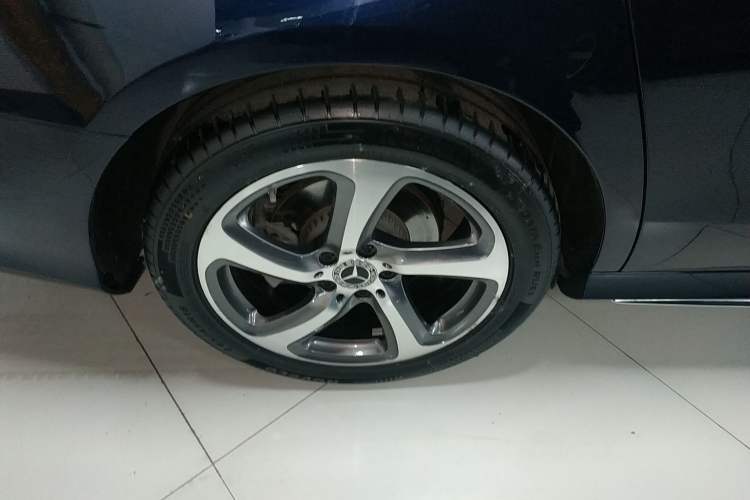 Used Mercedes-Benz E-Class 2019 Restyled E 300 L Sporty and Stylish Edition Right Rear Wheel Hub