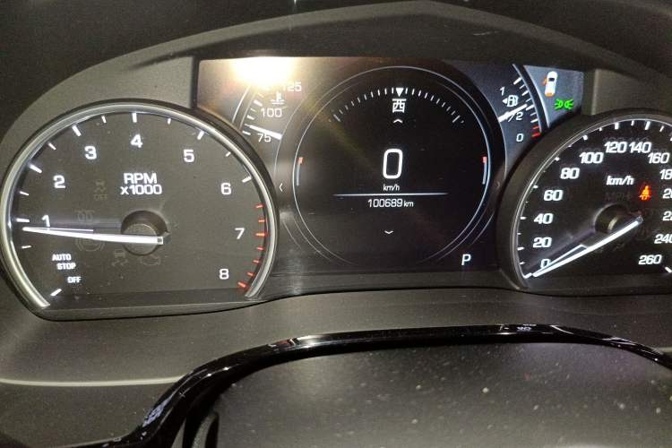 Used Cadillac XT5 2018 28T Four-Wheel Drive Luxury Model Odometer Close Up