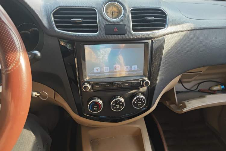 Used Wuling Hongguang 2014 1.2L S Comfort Model China IV
