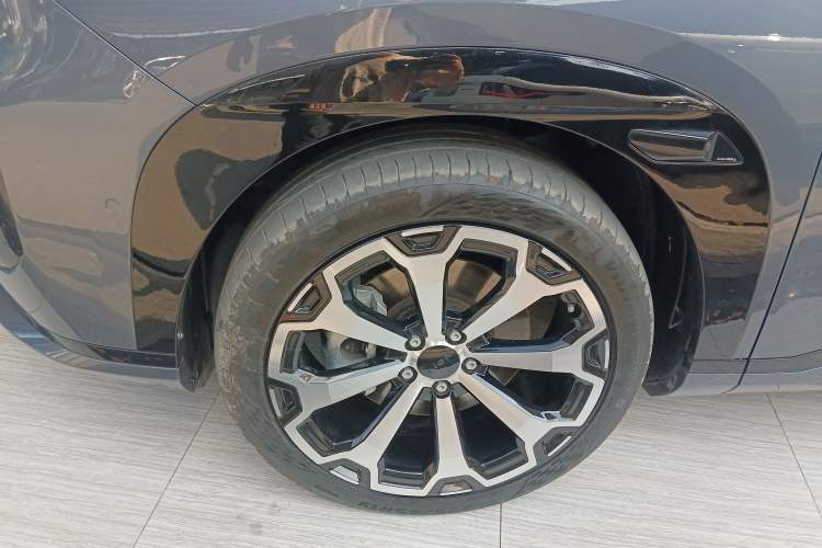 Used AION V 2024 Aion Tyrannosaurus 650 LiDAR Edition
