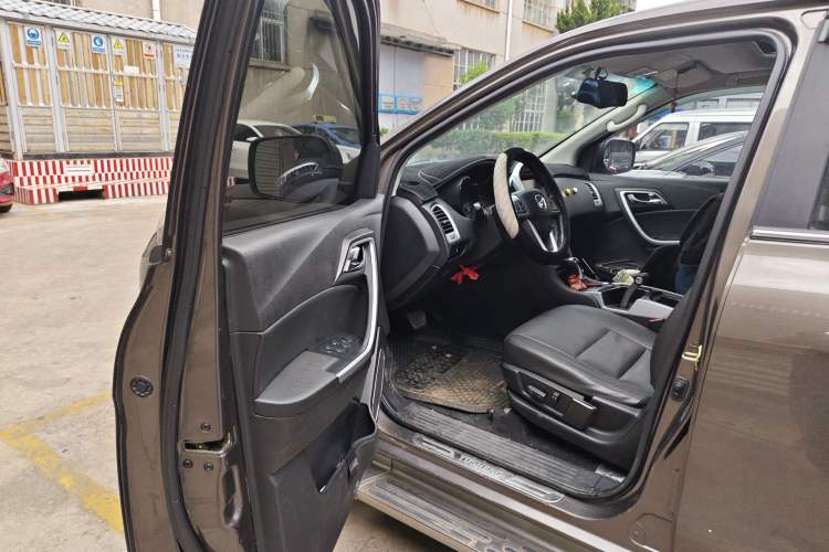 Used JMC Yusheng S350 2013 2.4T Automatic 2WD Diesel Ultra-Luxury 7-Seater Driver Seat