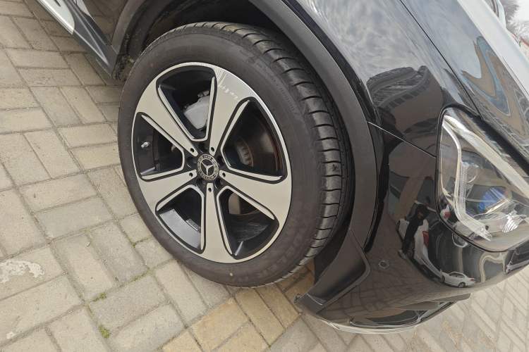 Used Mercedes-Benz GLC 2020 Facelifted GLC 300 L 4MATIC Luxury Edition Right Front Wheel Hub