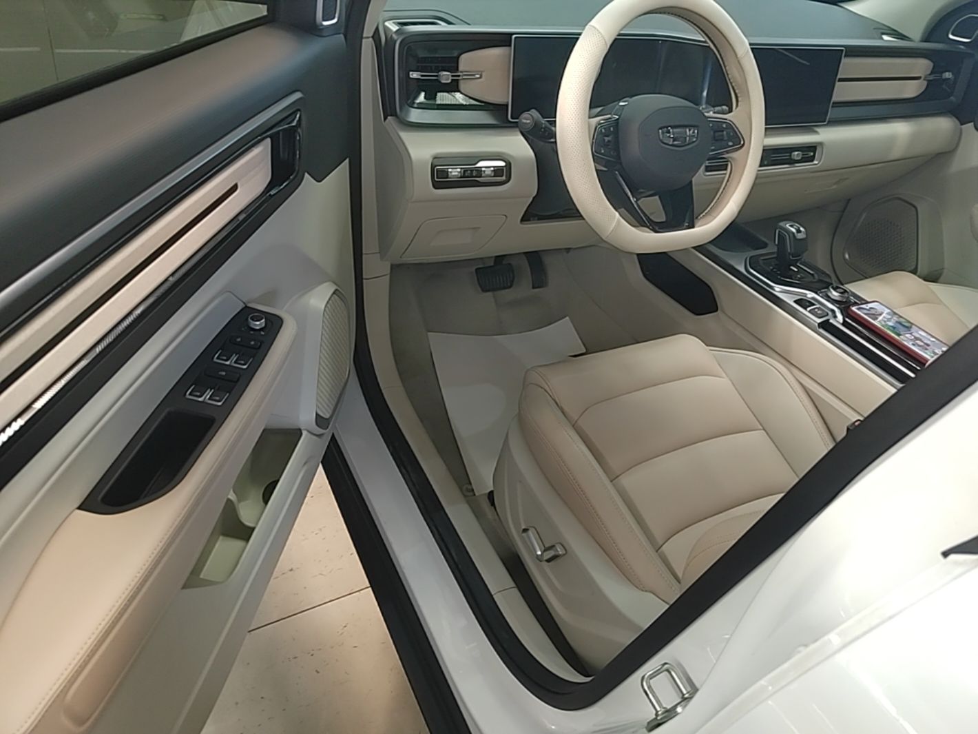 Geely Auto icon 2023 1.5TD Chocolate Smoothie Edition — снимка 18