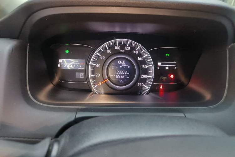 Used Honda Odyssey 2017 2.4L Smart Edition Odometer Close Up