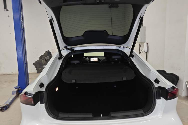 Used CHANGAN UNI-V iDD 2023 Zhidian iDD 1.5T 113km Smart & Fun Version (Rapid Edition)