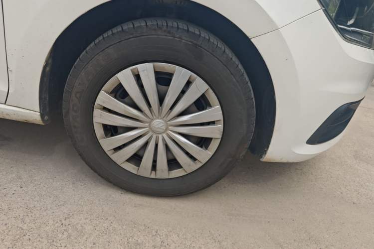 Used Volkswagen Santana 2016 1.6L Automatic Fashion Edition Right Front Wheel Hub