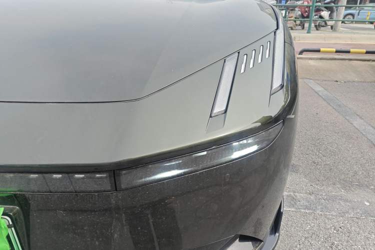 Used Lynk & Co 10 EM-P 2025 Model 240 All-Wheel Drive Ultra—Sport Edition Left Front Headlight