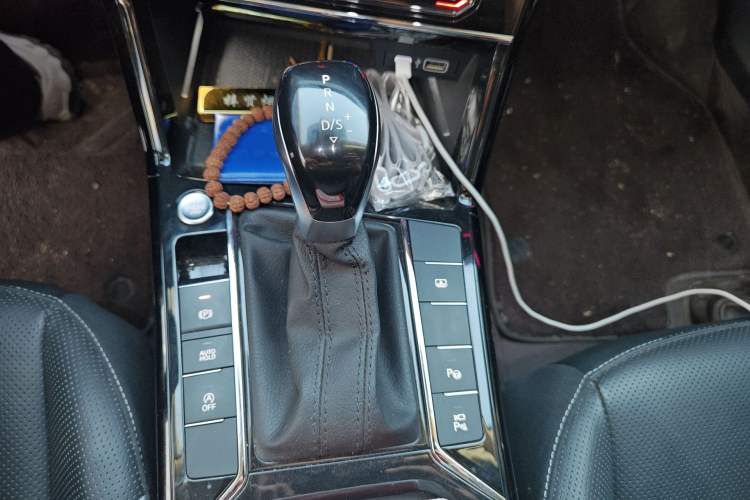 Used Volkswagen Passat 2023 Facelift 330TSI Prestige Edition Gear Lever