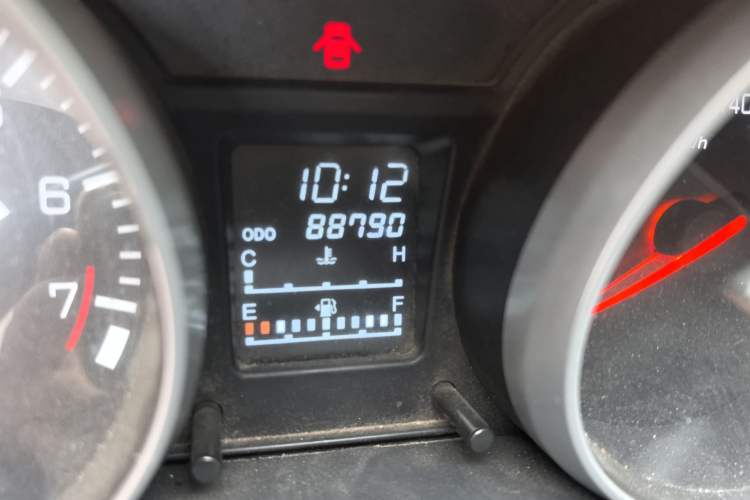 Used FAW Senya S80 2014 1.3L Manual 7-Seater Classic Edition Odometer Close Up