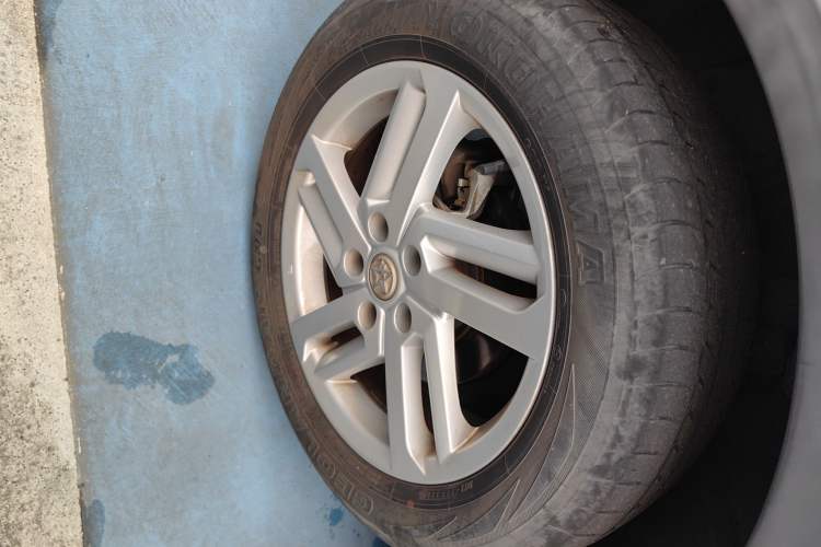 Used Venucia T60 2020 1.6L CVT Smart Drive Version China VI Standard Left Front Wheel Hub