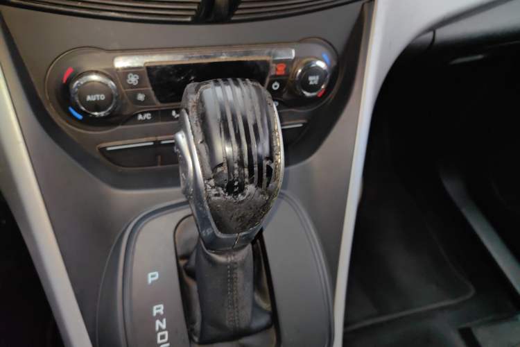 Used Ford Kuga 2015 1.5L GTDi Two-Wheel-Drive Comfort Model Gear Lever