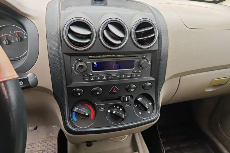 Used Wuling Hongguang 2010 1.2L Comfort Edition China IV Audio And AC Panel
