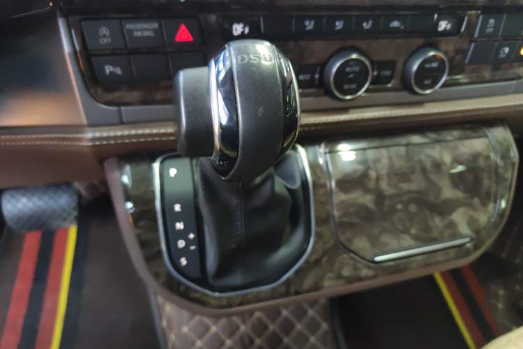 Used Volkswagen Caravelle 2017 2.0 TSI 4x4 Luxury Edition 7-Seater