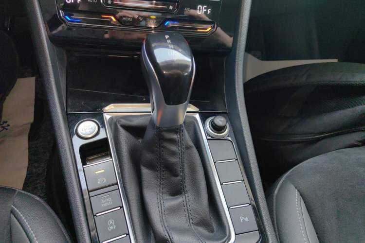 Used Volkswagen Sagitar 2019 280TSI DSG Luxury Version China VI Standard Gear Lever