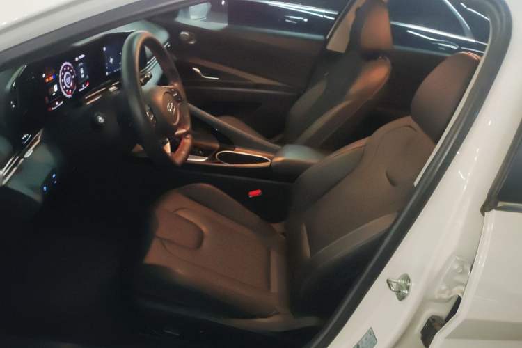 Used Hyundai Elantra 2021 1.5L CVT LUX Prestige Edition Left Front Seat