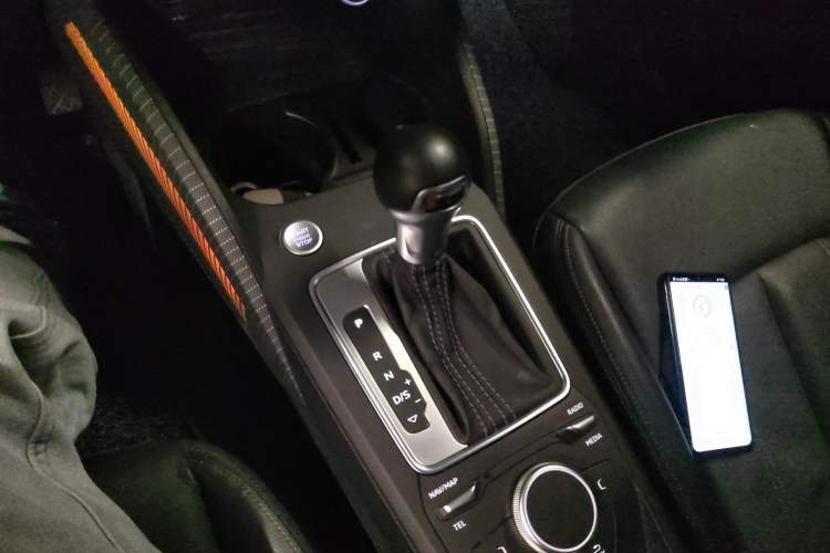 Used Audi Q2L 2022 35 TFSI Fashionable and Elegant Model Gear Lever