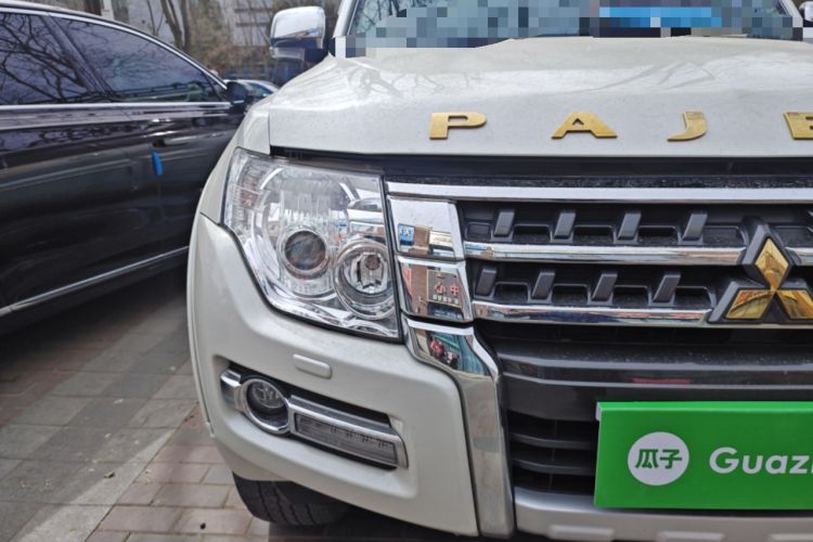 Used Mitsubishi Pajero 2018 3.0L Automatic Prestige Edition Right Front Headlight