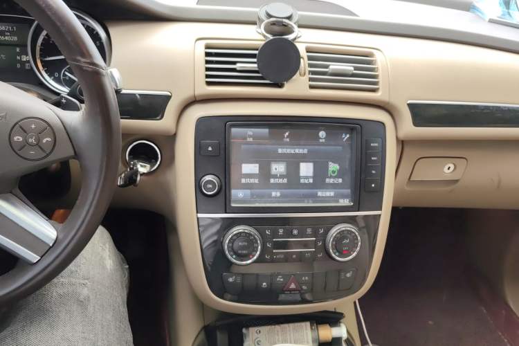 Used Mercedes-Benz R-Class 2014 R 320 4MATIC Luxury Model Audio And AC Panel