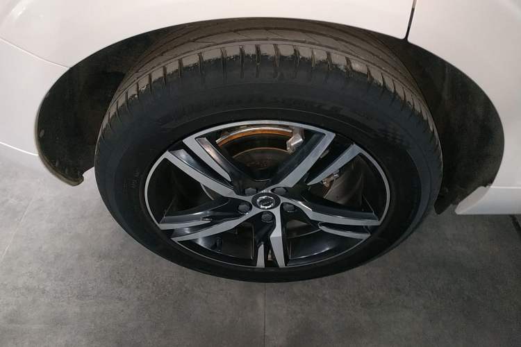 Used Volvo XC60 2019 T5 4x4 Smart & Dynamic Sport Edition China VI Standard