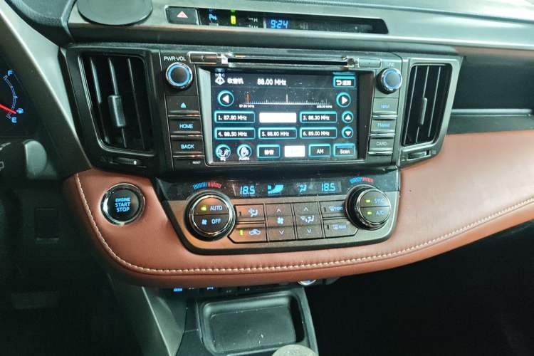 Used Toyota RAV4 2015 2.5L Automatic 4x4 Elite Edition Audio And AC Panel