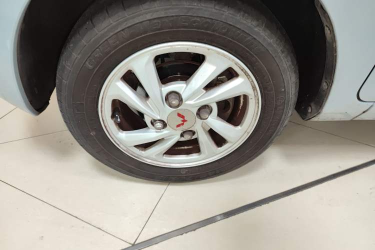 Used Wuling Hongguang MINIEV 2022 Zizai Version Lithium Iron Phosphate Left Front Wheel Hub