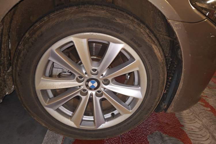 Used BMW 5 Series 2014 520Li Elegant Model
