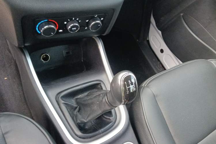 Used Jinbei Gold Hiace M Classic 2024 1.5L Travel Lion Passenger Van 6 Seats