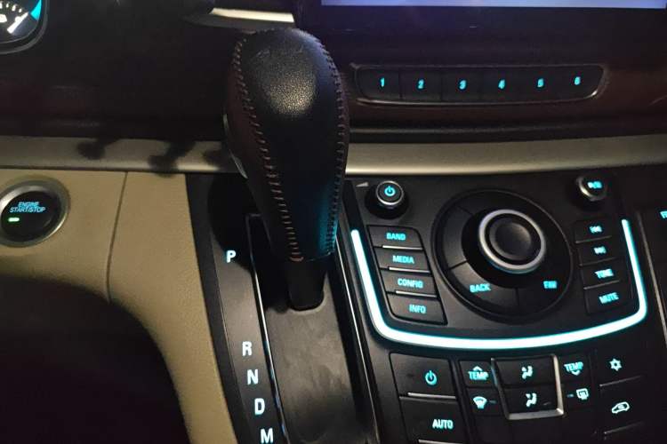 Used Buick GL8 2015 2.4L Luxury Business Premium Edition
