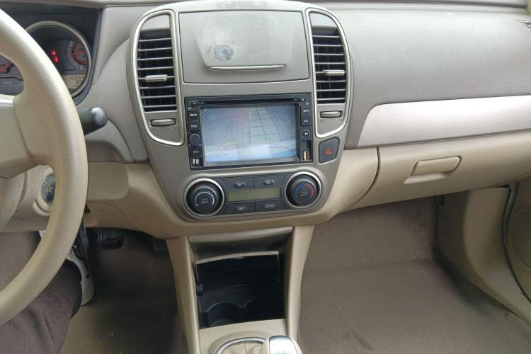 Used Nissan Sylphy 2012 Classic 1.6XE Manual Comfort Edition Audio And AC Panel
