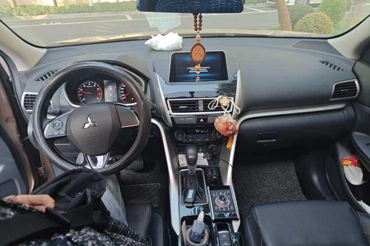 Used Mitsubishi Eclipse Cross 2019 1.5T CVT Two-Wheel Drive Dream Edition China VI Standard
