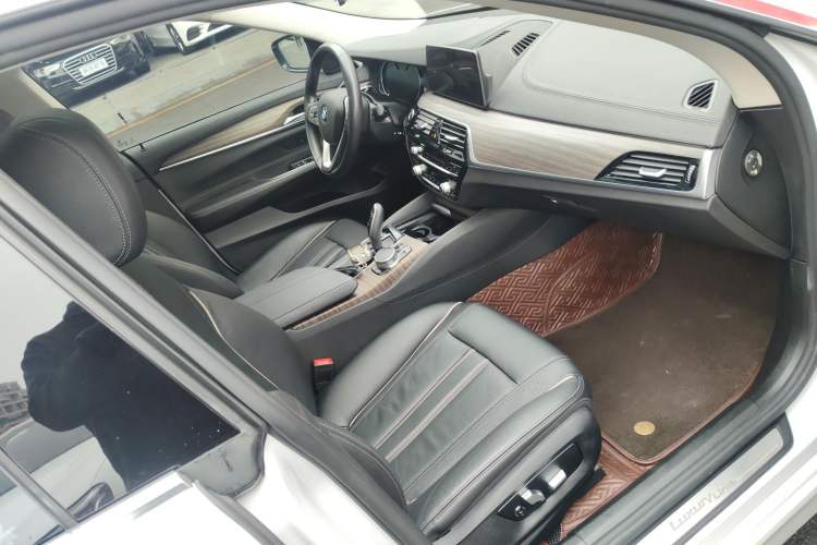 Used BMW 6 Series GT 2018 630i Luxury Design Package Right Front Seat