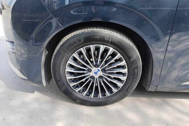 Used Denza D9 2024 DM-i 980 Four-Wheel Drive Flagship Model Exterior 3