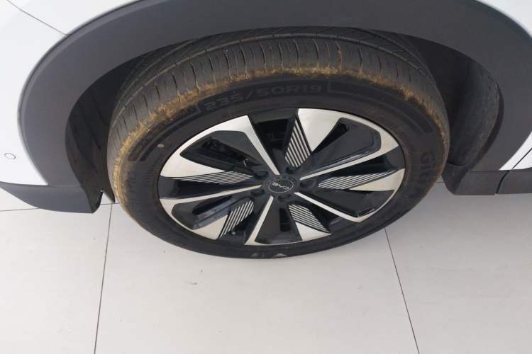 Used BYD Song PLUS New Energy 2025 DM-i Smart Drive 112KM Prestige Model Left Front Wheel Hub