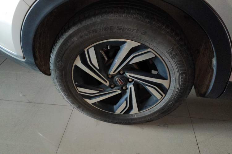 Used Hongqi HS5 2022 Revised Version 2.0T Smart Connect Flagship Edition Right Rear Wheel Hub