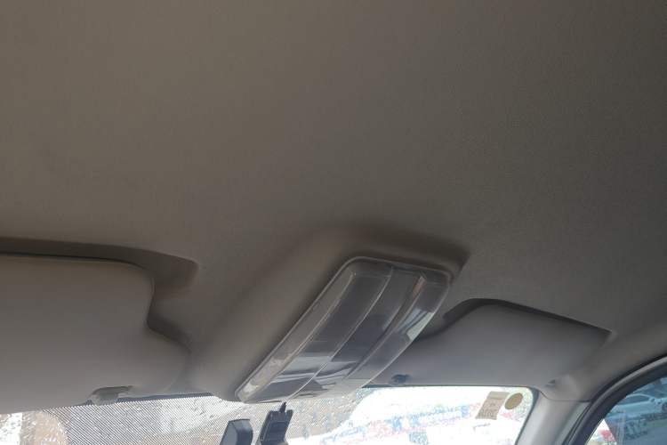 Used SAIC MAXUS Xintu V80 2023 2.0T AMT Classic Aoyuntong Short Wheelbase Ultra-Low Roof 5/6-Seater Headliner