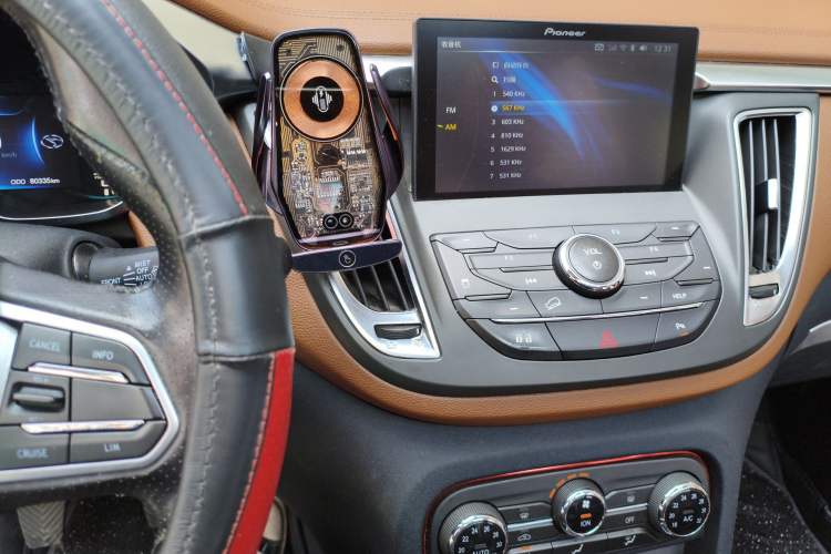 Used Soueast DX7 2017 1.5T Manual Luxury Model Audio And AC Panel