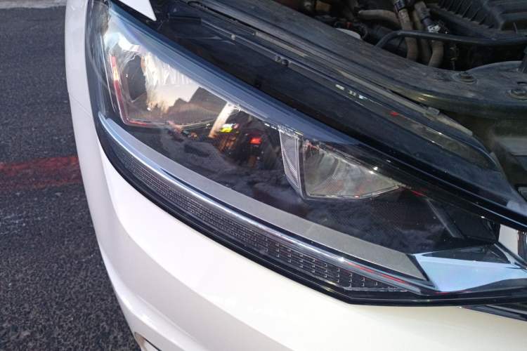 Used Volkswagen Touran 2021 Touran L 280TSI DSG Comfort Edition 7 Seats Right Front Headlight