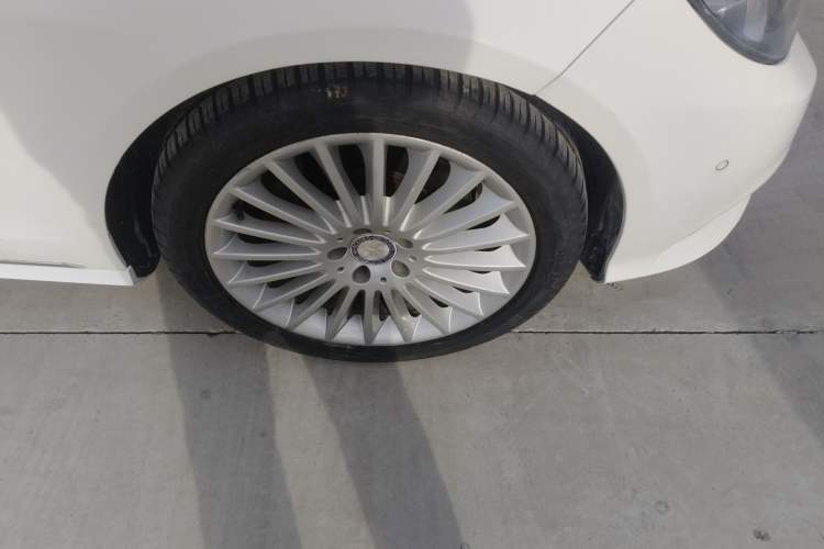 Used Mercedes-Benz E-Class 2015 E 200 L Right Front Wheel Hub