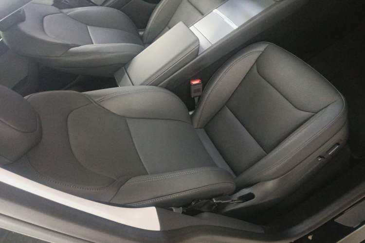 Used Tesla Model Y 2025 Rear-Wheel-Drive Version