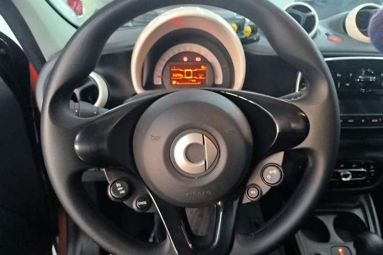 Used smart forfour 2016 1.0L 52 kW Dynamic Edition
