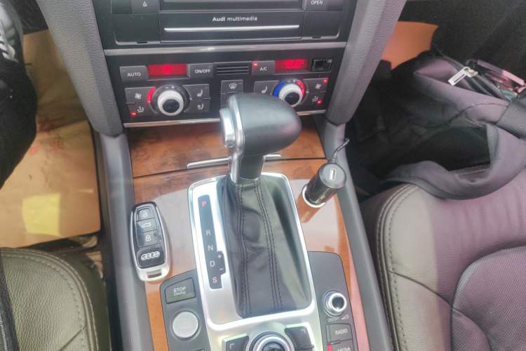 Used Audi Q7 2015 35 TFSI Ambition Edition Gear Lever