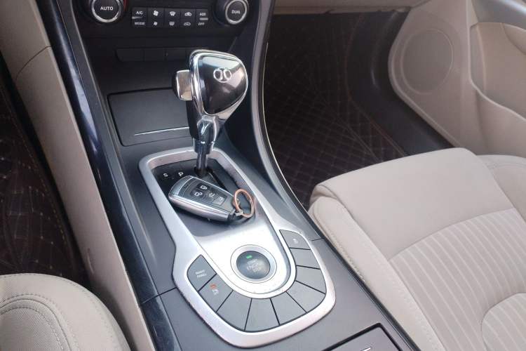 Used BAIC Senova D70 2013 2.0T Comfort Edition Gear Lever