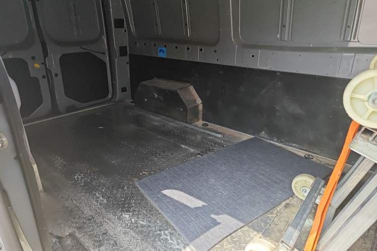 Used Farizon Super VAN 2025 Jingcheng Edition, Action-Pak Mid-Roof 51kWh
