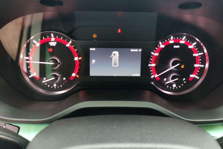 Used SAIC MAXUS Xintu V70 2023 2.0T Elite Edition Automatic Short Wheelbase Low Roof – 5/6 Seats