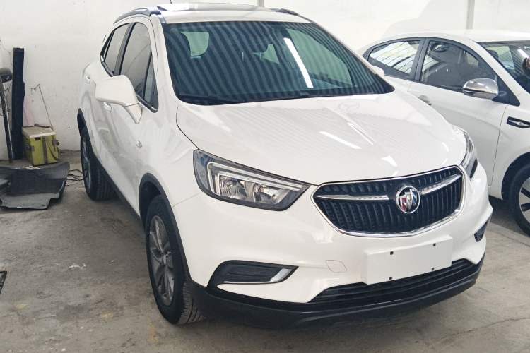 Used Buick Encore 2018 18T Automatic Two-Wheel Drive Urban Leading Model Front Right 45 Deg