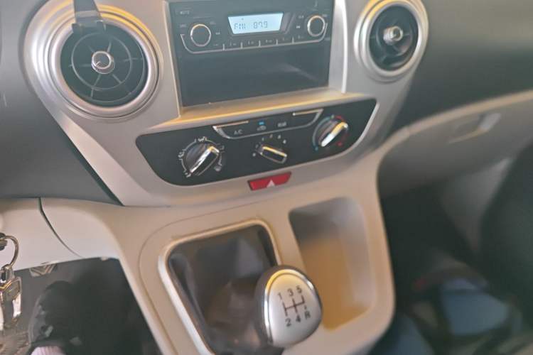 Used JAC Refine M3 2019 PLUS Maker Edition 1.8L Luxury Smart Model with 9 Seats Audio And AC Panel